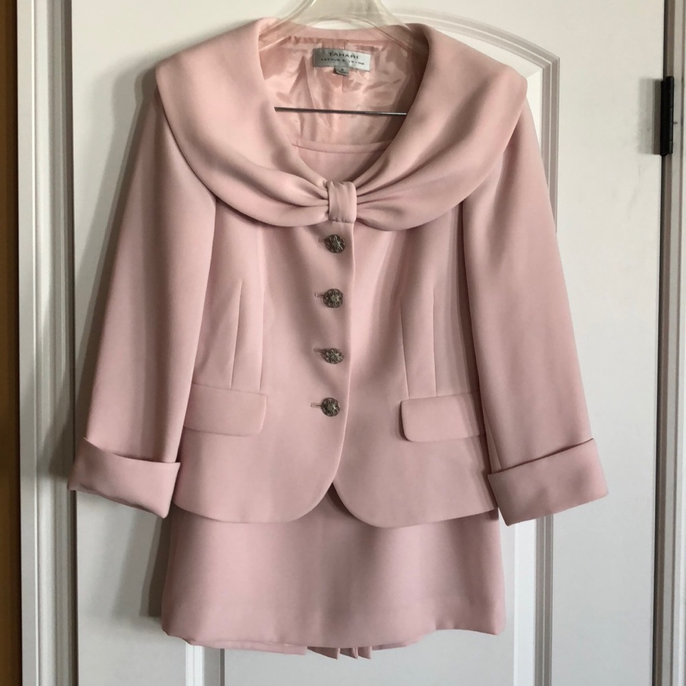 Tahari pink 2 pc skirt suit